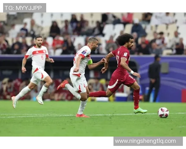 英格兰与卡塔尔足球队激战正酣谁将赢得这场精彩对决